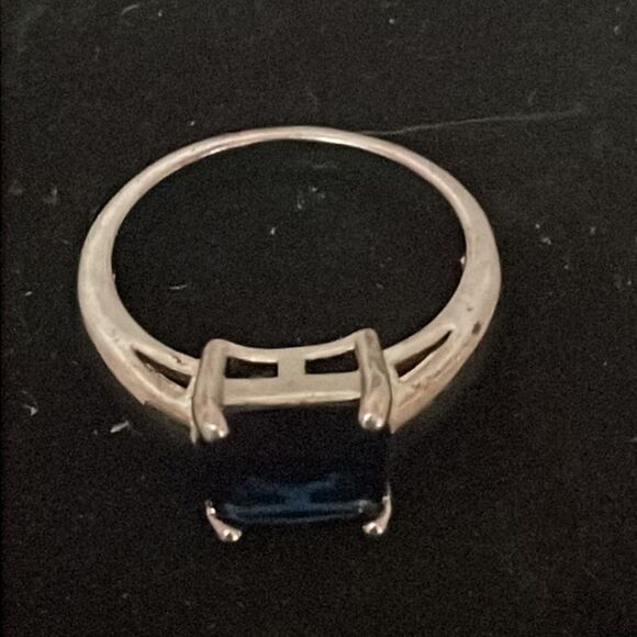 Size 8.75 polished silver tone emerald cut prong set blue sapphire like ring - Picture 3 of 8